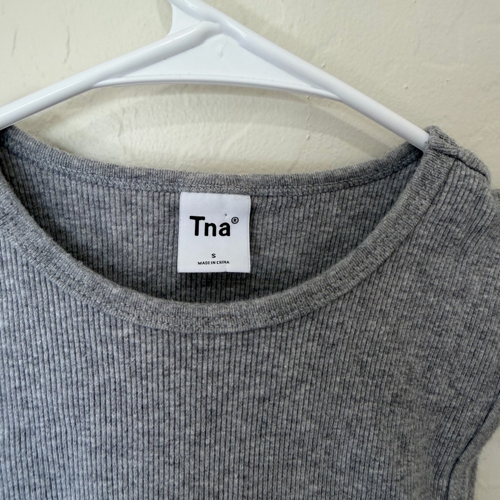 TNA Heather Gray Ribbed Cropped Muscle Tank - Picture 2 of 4